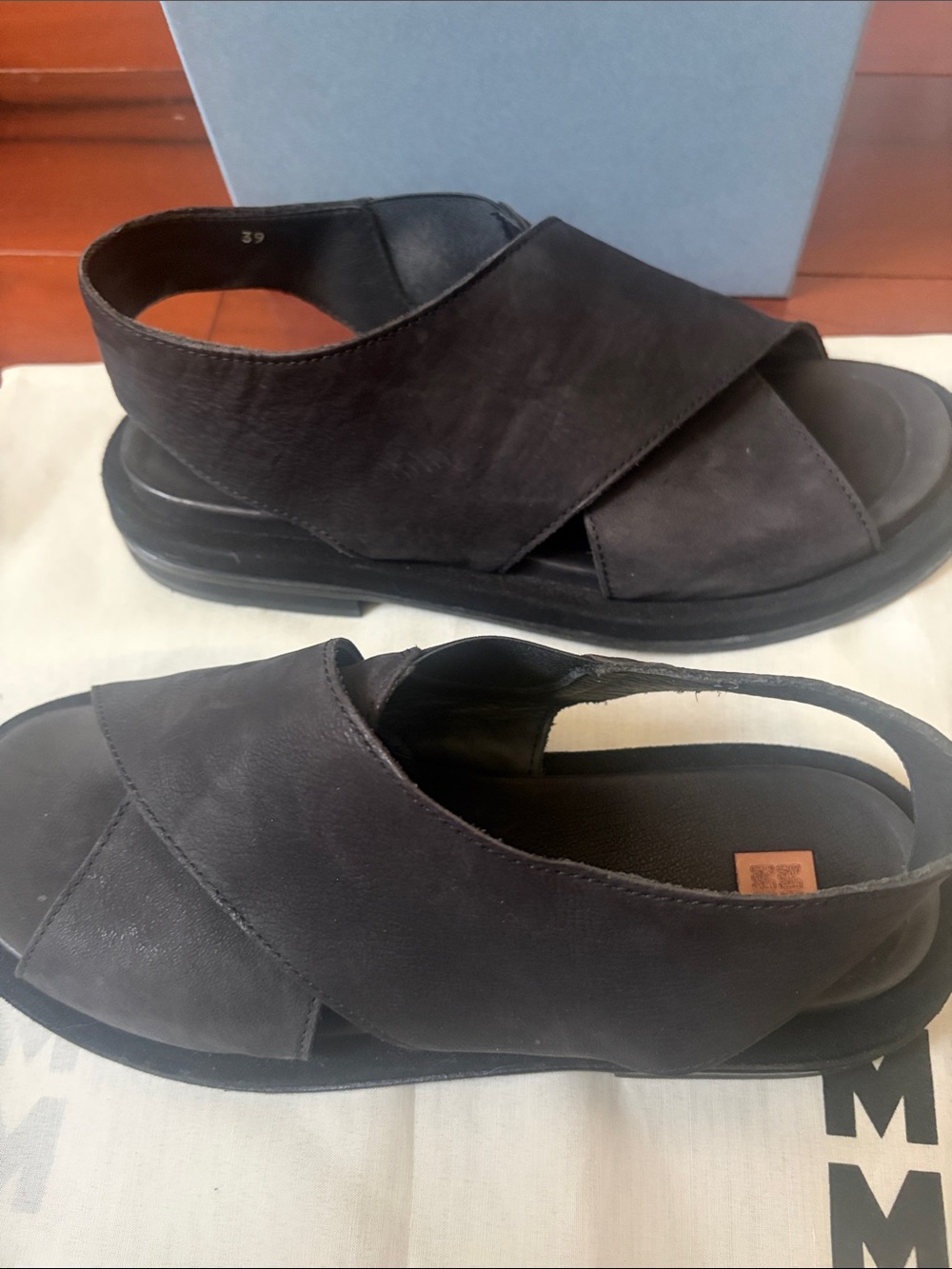 MOMA Black Criss-Cross Leather Sandals - Picture 4 of 8